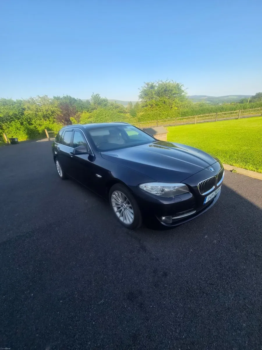 BMW 5-Series 2011 - Image 1