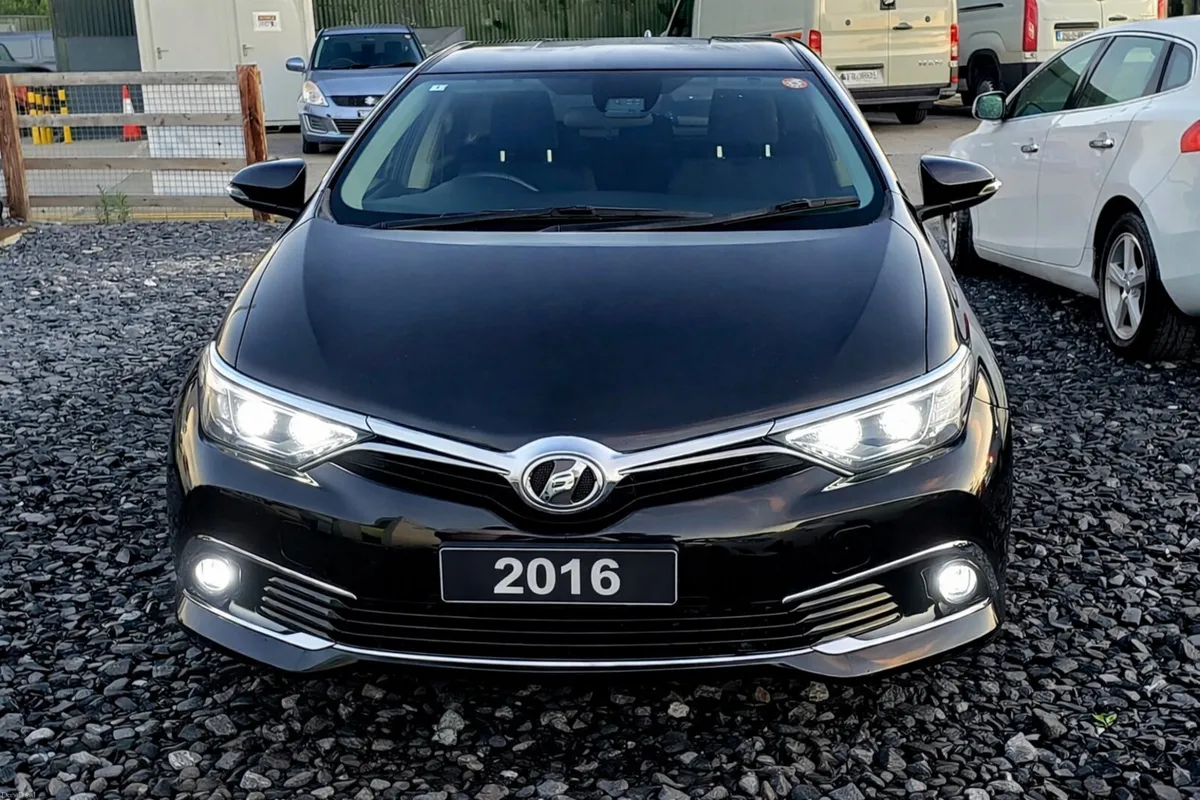 Toyota Auris 2016 Hybrid Sport pack 1.5 AUTOMATIC - Image 2