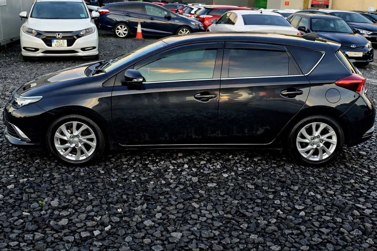 Toyota Auris 2016 Hybrid Sport pack 1.5 AUTOMATIC - Image 4