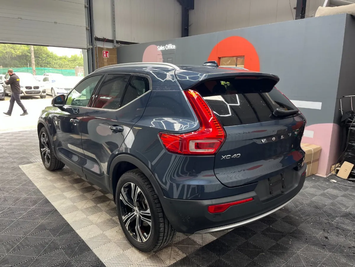 Volvo XC40 2022 VOLVO XC40 RECHARGE PHV 1.5 AUTOMA - Image 4