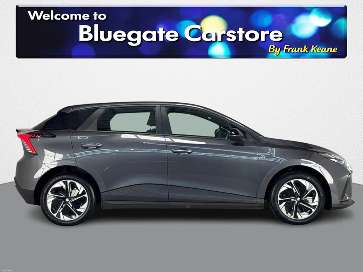 MG 4 LR EXCITE EV 203PS 5DR AUTO **FULL BLACK CLOT - Image 3