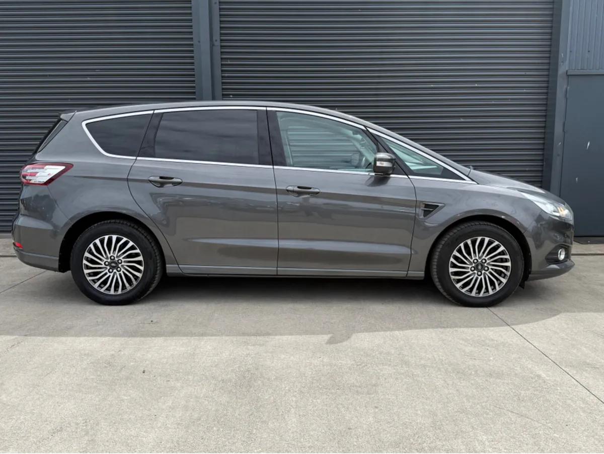 Ford S-Max 2.0 TITANIUM ECOBLUE 150 bhp - Image 3
