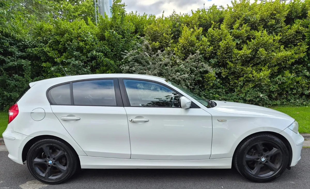 BMW 1-Series 2011 - Image 2