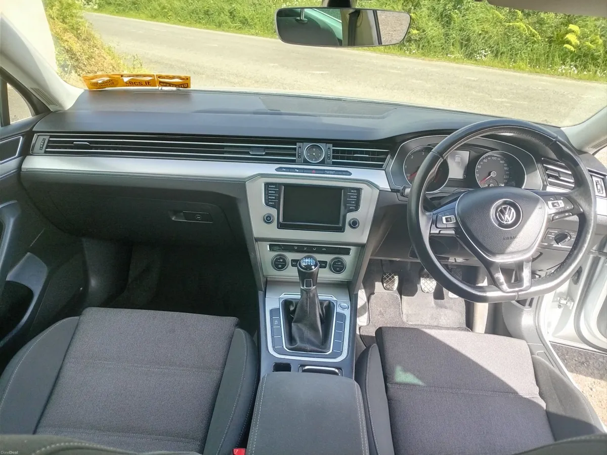 Volkswagen Passat 2017 - Image 4