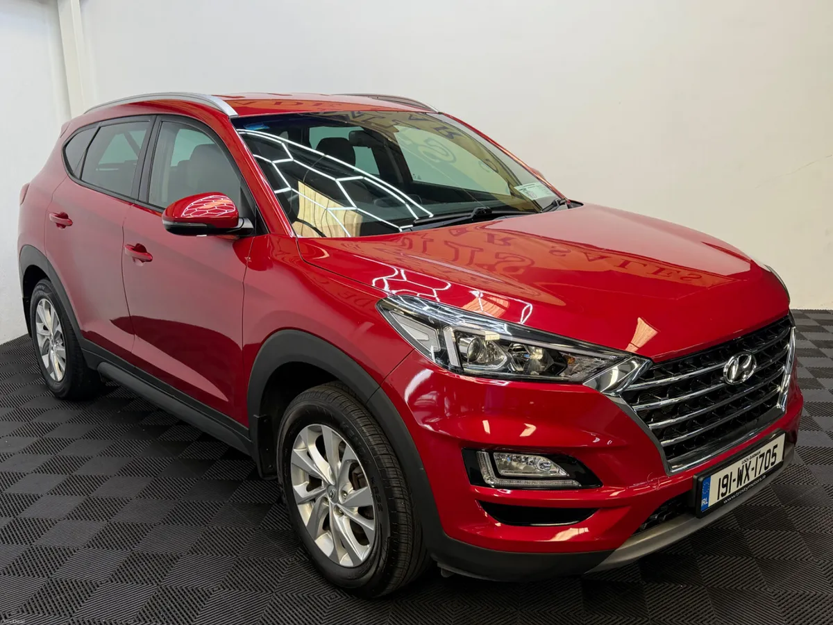 2019 Hyundai Tucson  Executive LOW KM - Image 2