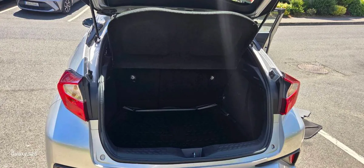 Car - Image 4