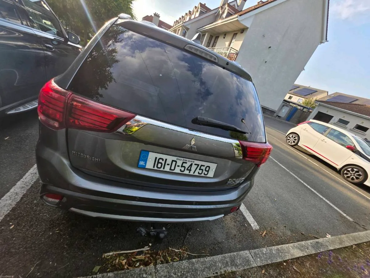 Mitsubishi Outlander 2016 plug in hybrid - Image 2