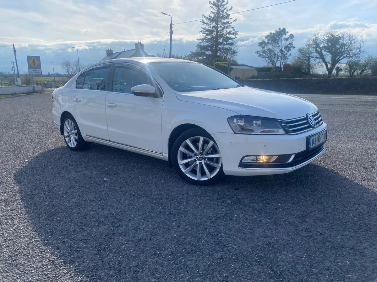 Volkswagen Passat 2014 - Image 2