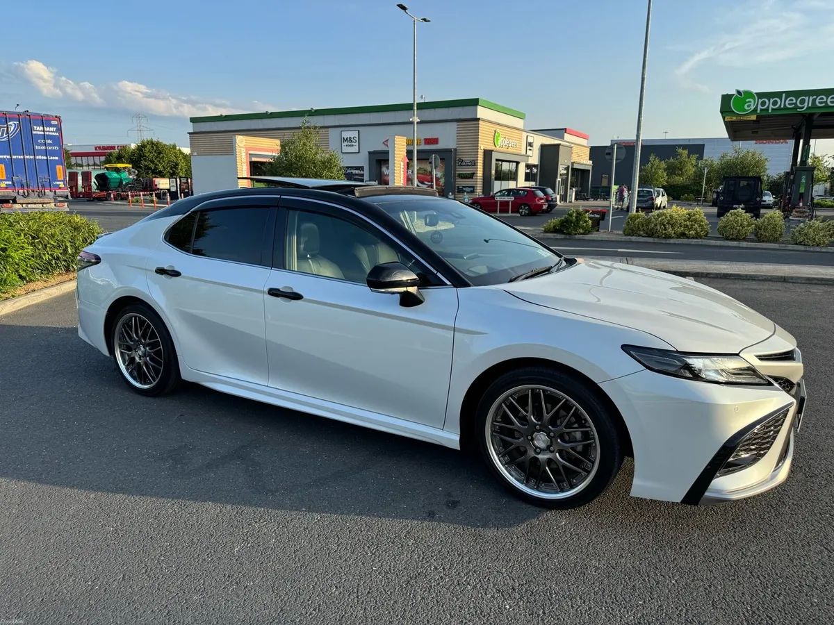 Toyota Camry WS LEATHER AUTOMATIC HYBRID 2021 - Image 2