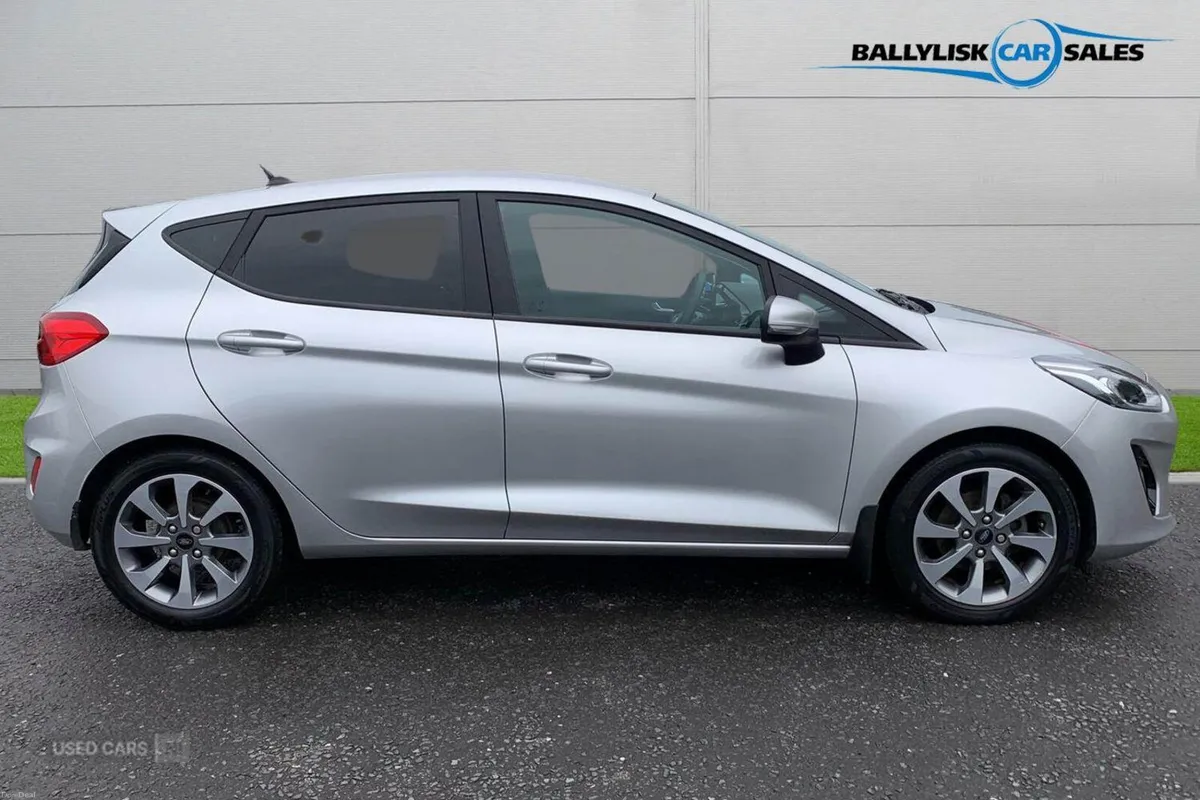 Ford Fiesta 1.0T 95PS Trend in Moondust Silver wit - Image 3