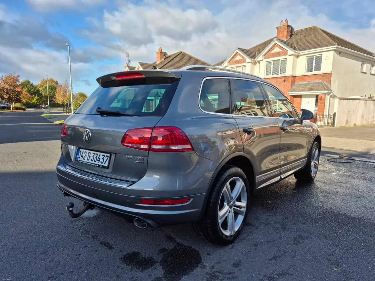 2014 Volkswagen Touareg - Image 2