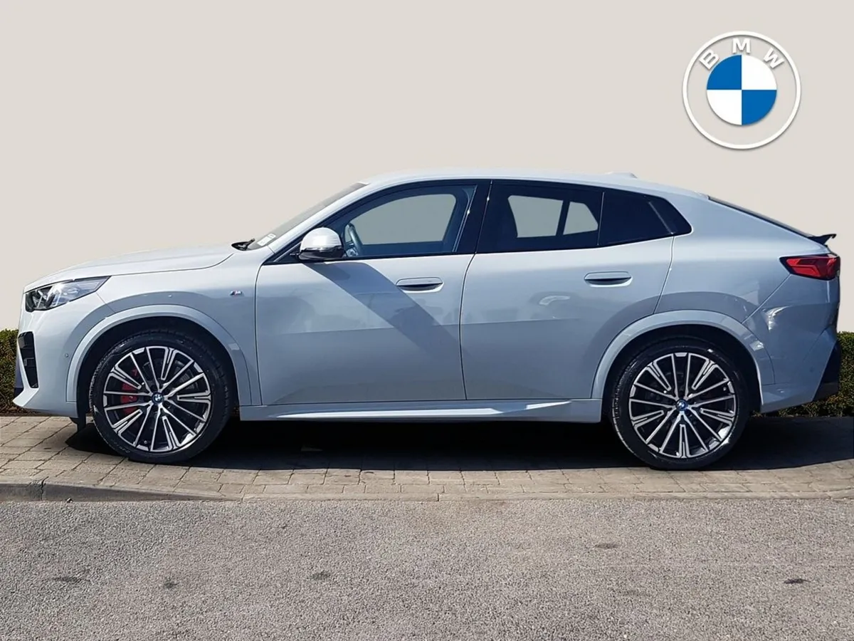 BMW iX2 eDrive20 Shadow Edition - Image 3