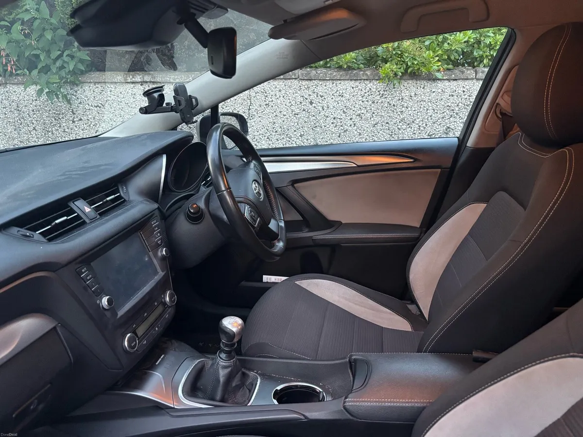 Toyota Avensis Silver 2018 - Image 5
