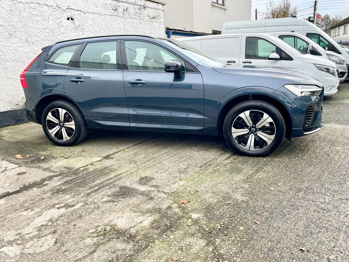 Volvo XC60 T6 Recharge DarkPlus PHEV AWD Auto,2024 - Image 2