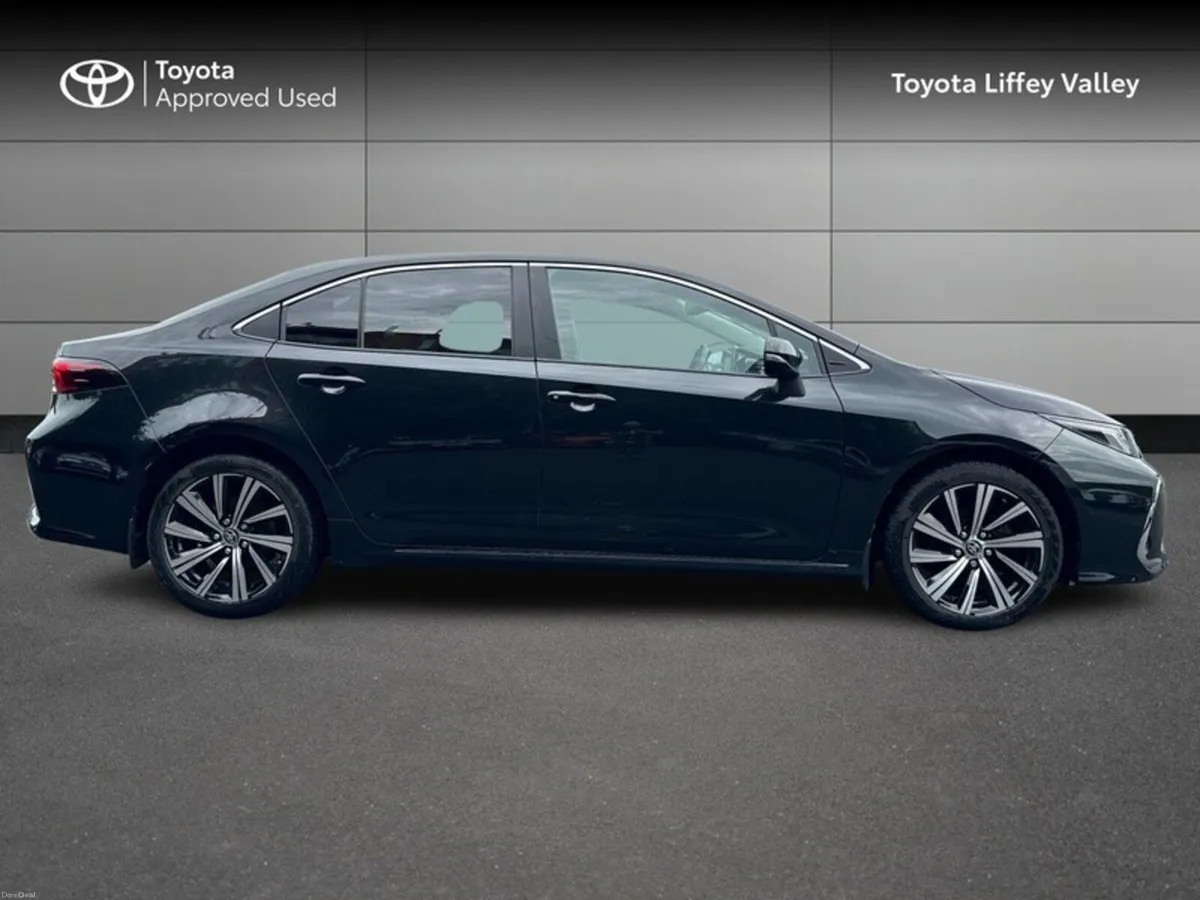 Toyota Corolla COROLLA LUNA SPORT SALOON - Image 3