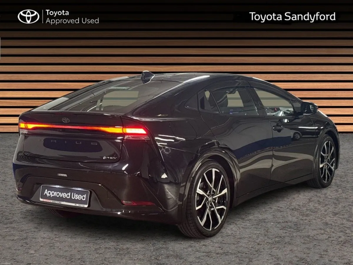 Toyota Prius IRISH CAR FULL SPEC // LEATHER HEATED - Image 2