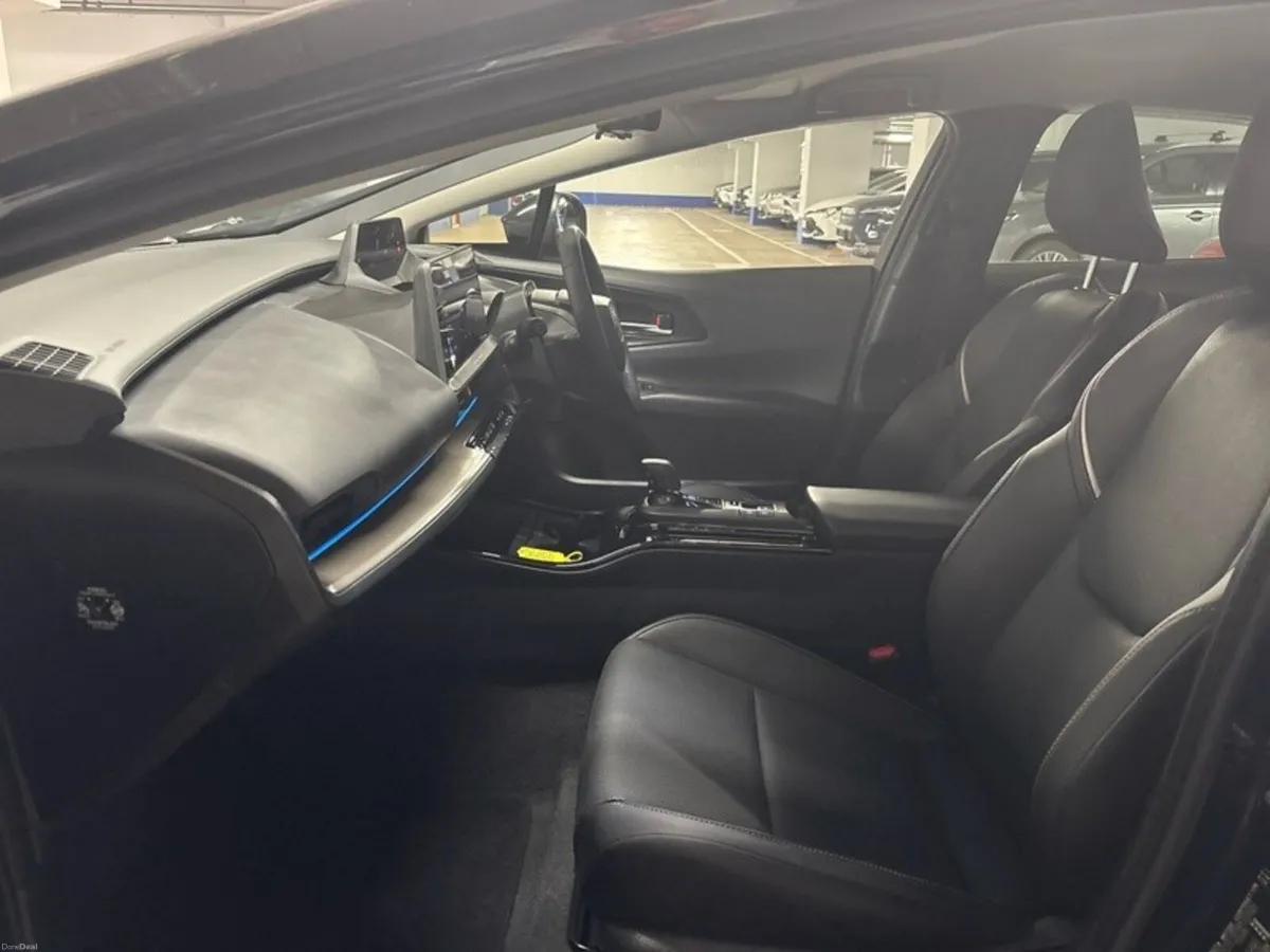 Toyota Prius IRISH CAR FULL SPEC // LEATHER HEATED - Image 6