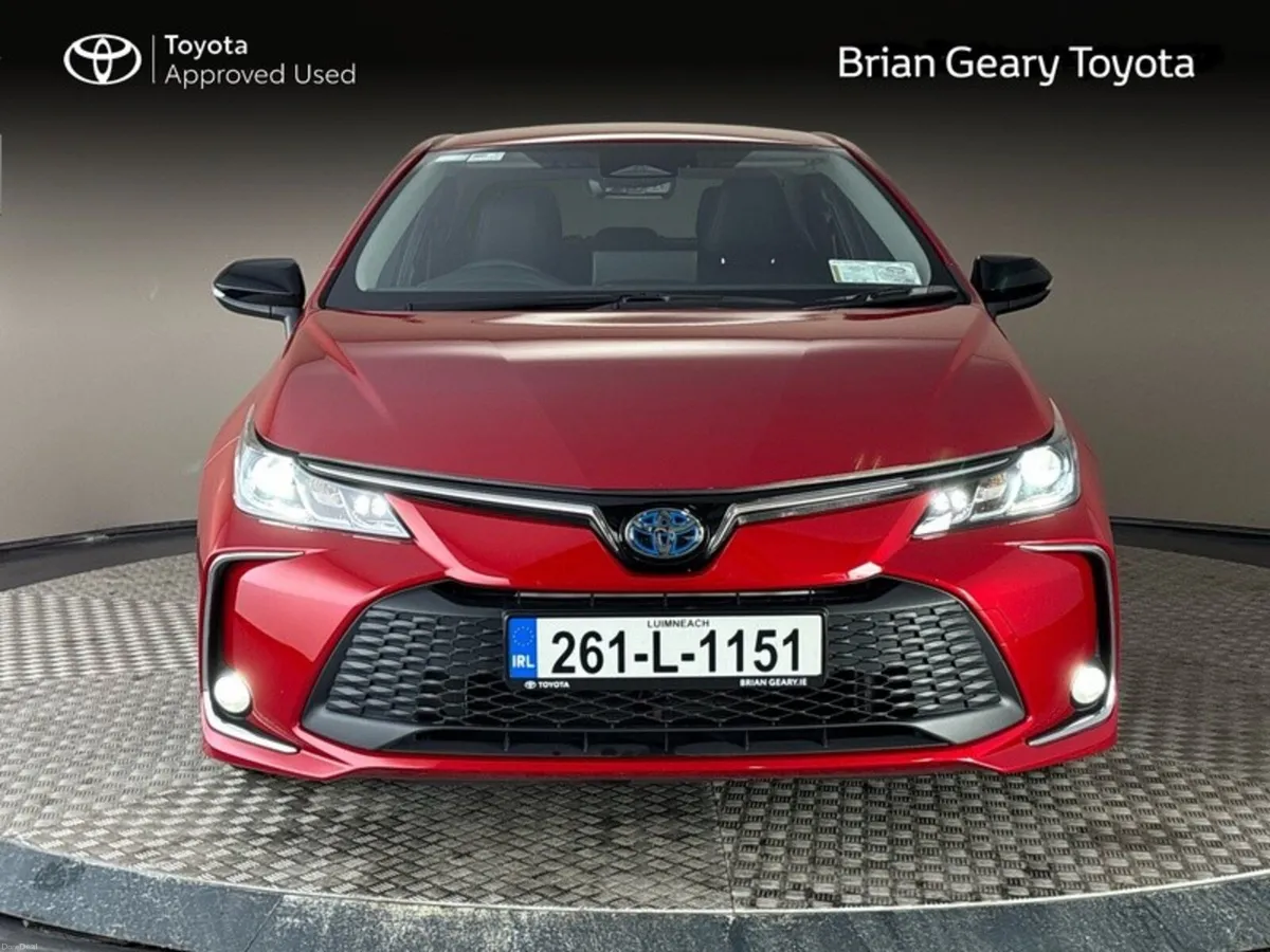 Toyota Corolla Saloon Lunasport + Leather - Image 5