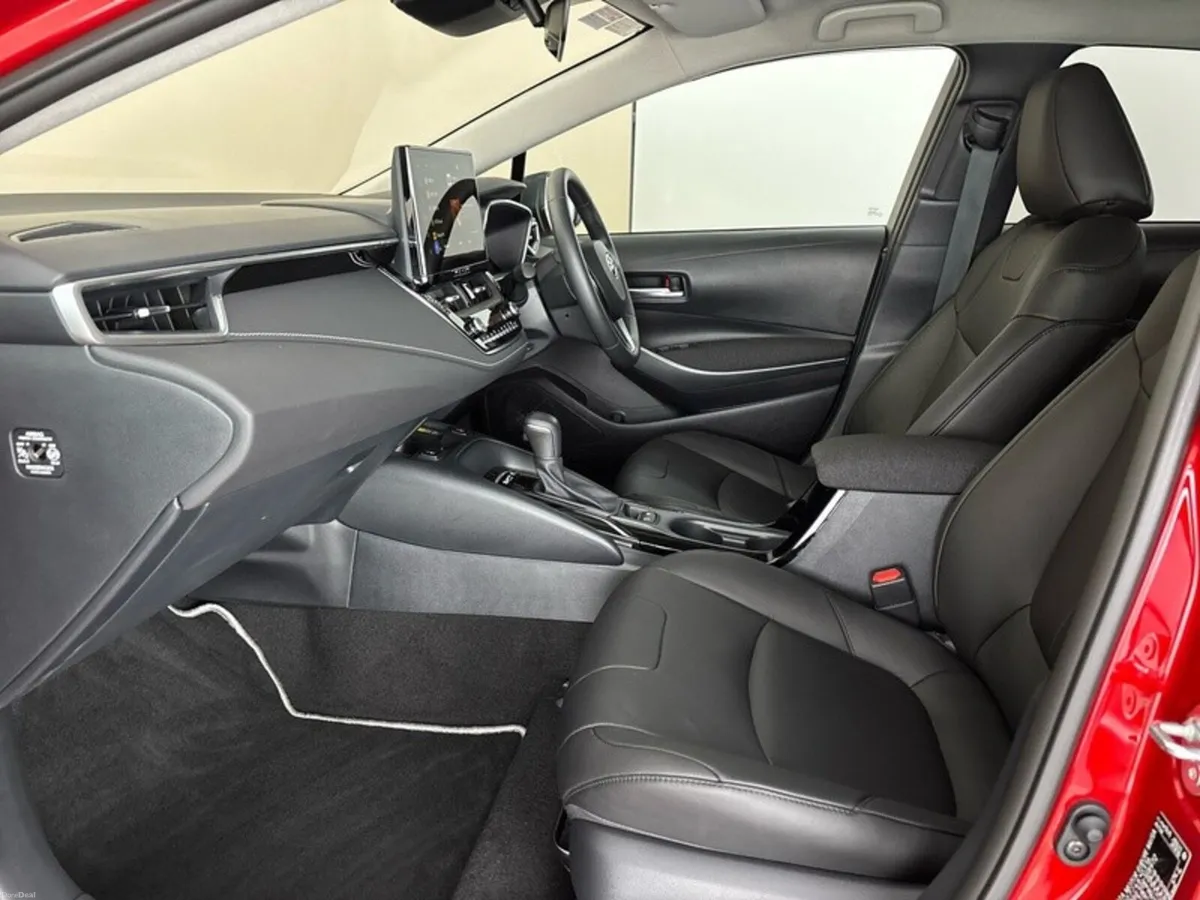 Toyota Corolla Saloon Lunasport + Leather - Image 6