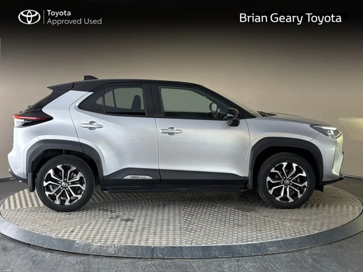 Toyota Yaris Cross HYBRID LUNA SPORT - Image 3