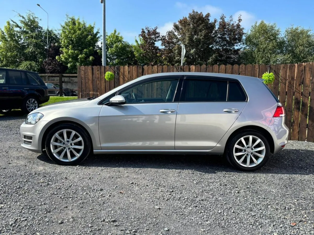 Volkswagen Golf HIGHLINE - LOW KM - Image 4