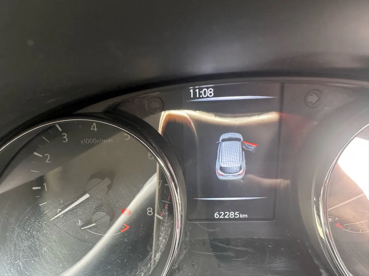 2015 Nissan Qashqai | 1.2 petrol | 62k KM - Image 4