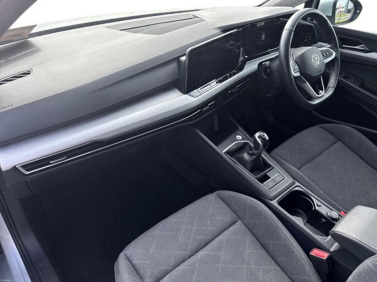 Volkswagen Golf 1.0 TSI 110HP Life - Image 3
