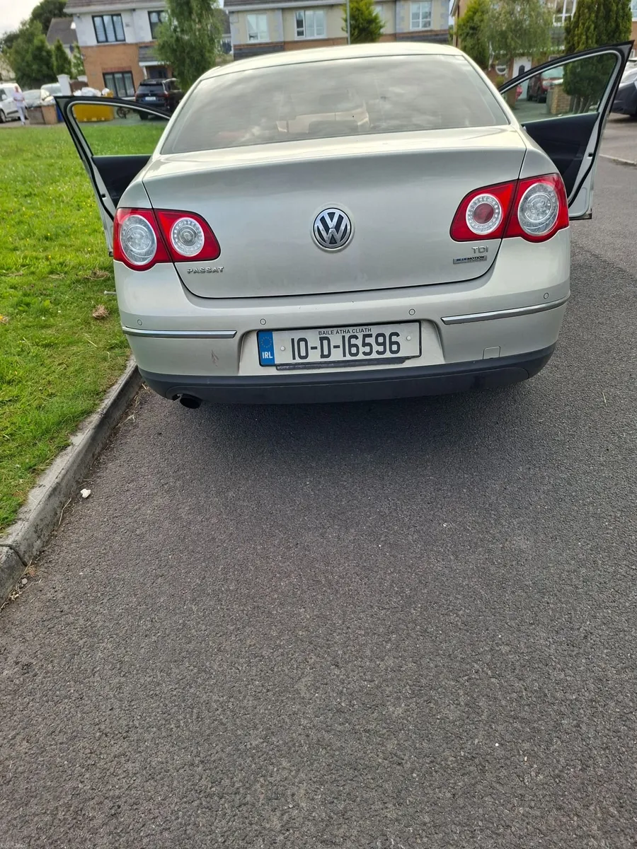 Volkswagen Passat 2010 - Image 3