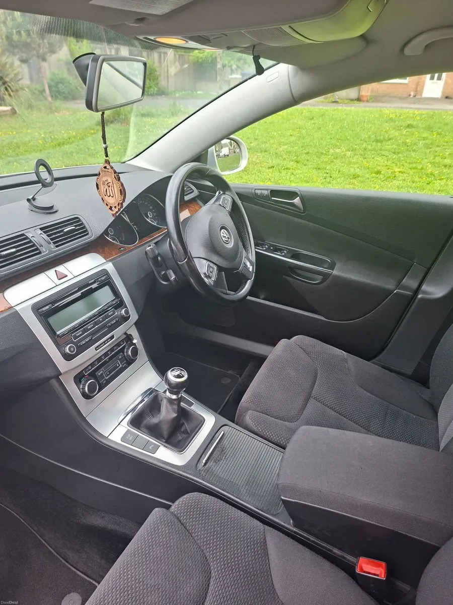 Volkswagen Passat 2010 - Image 6