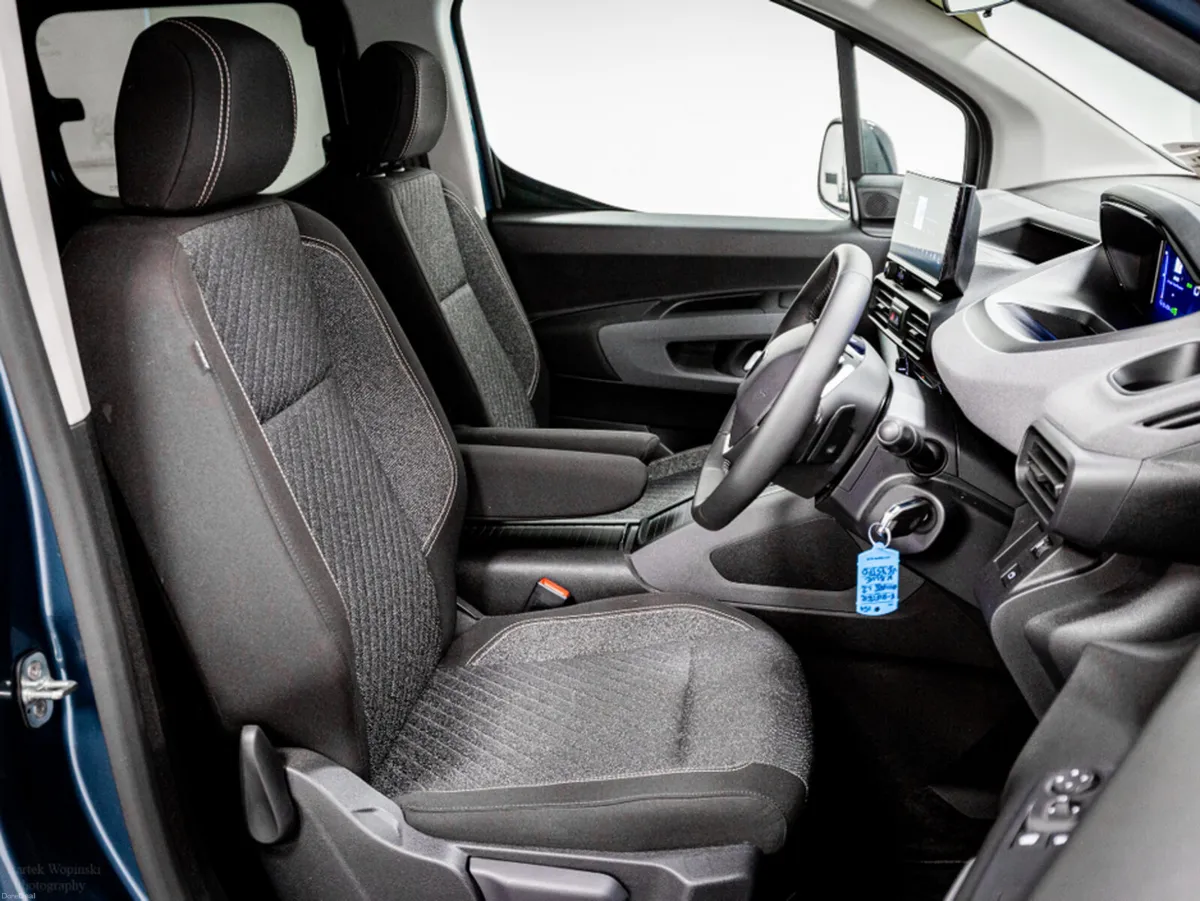 Peugeot Rifter E-Allure 50kWh 136HP L2 - 7 Seats - Image 3