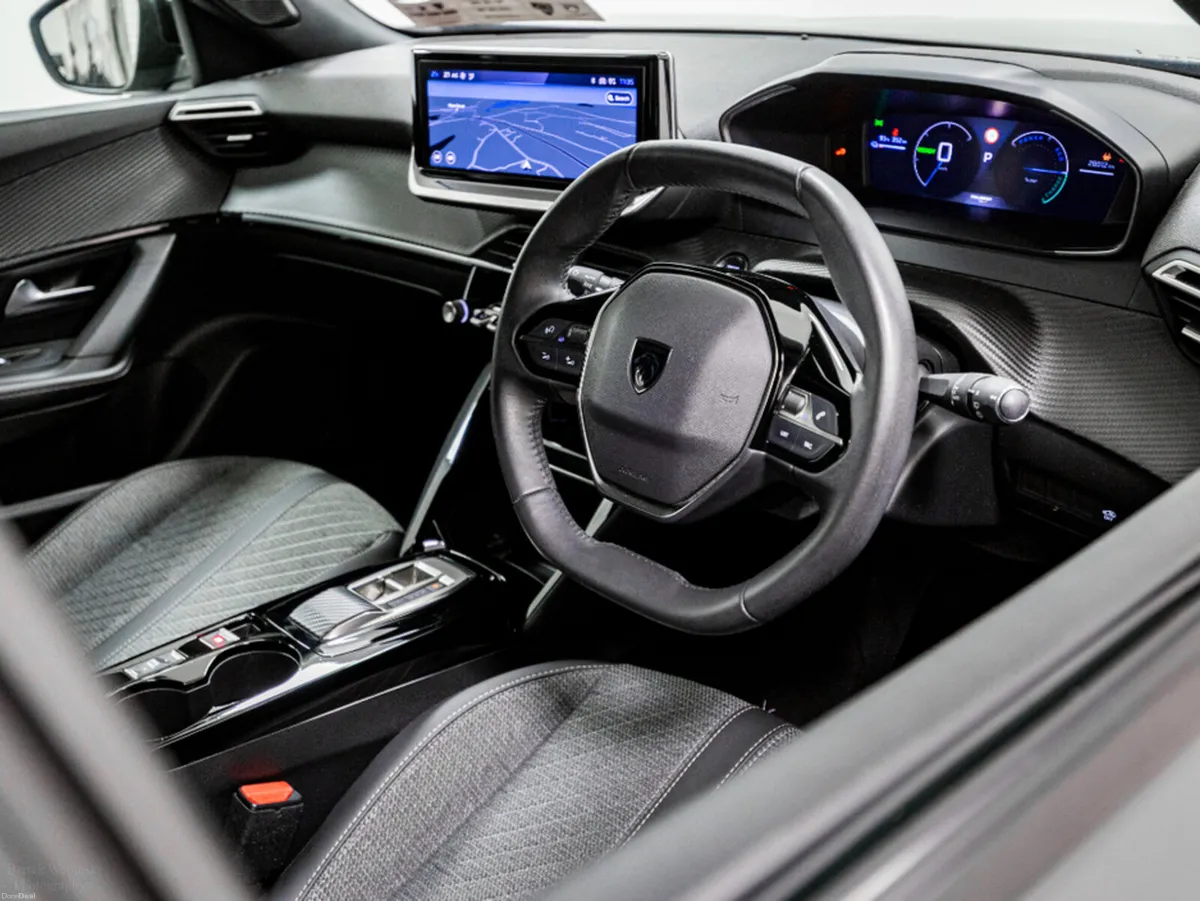 Peugeot 2008 E-Allure 54kWh 155HP - Image 2