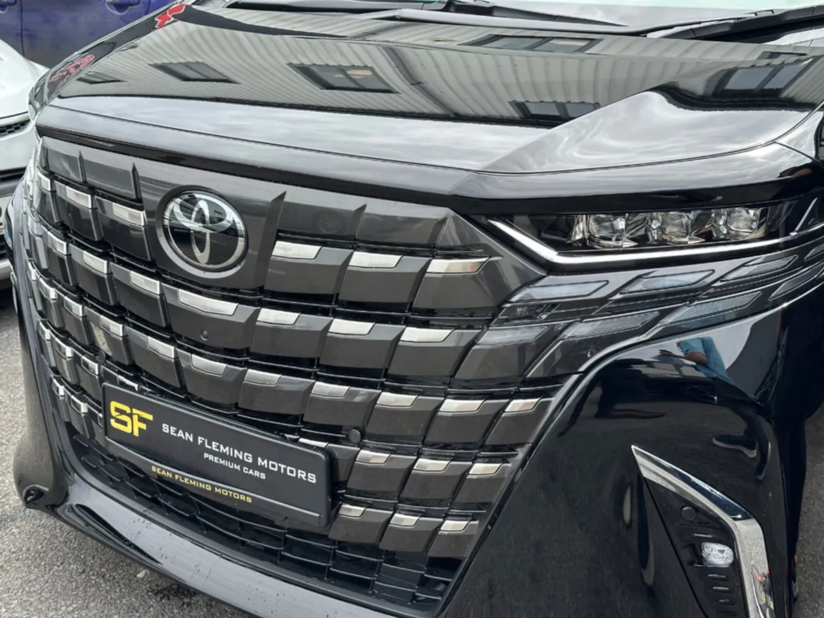 Toyota Alphard Executive Lounge PHEV E-Four - Image 6