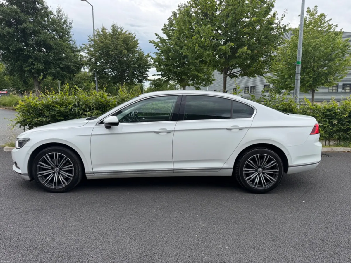 Volkswagen Passat HIGHLINE 1.6 TDI *FULL SERVICE H - Image 2