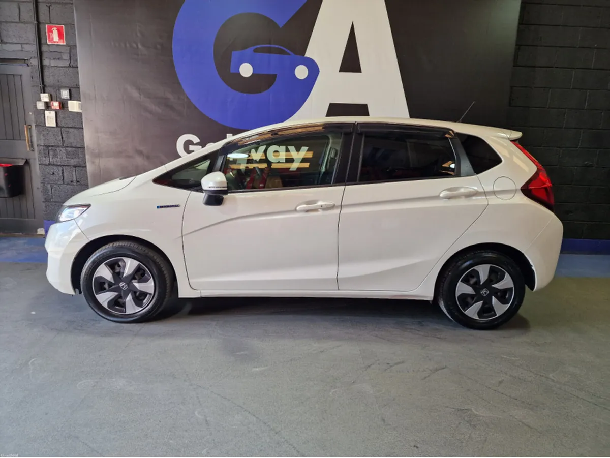 Honda Fit HYBRID, AUTO **65K MILES FROM NEW, REVER - Image 5