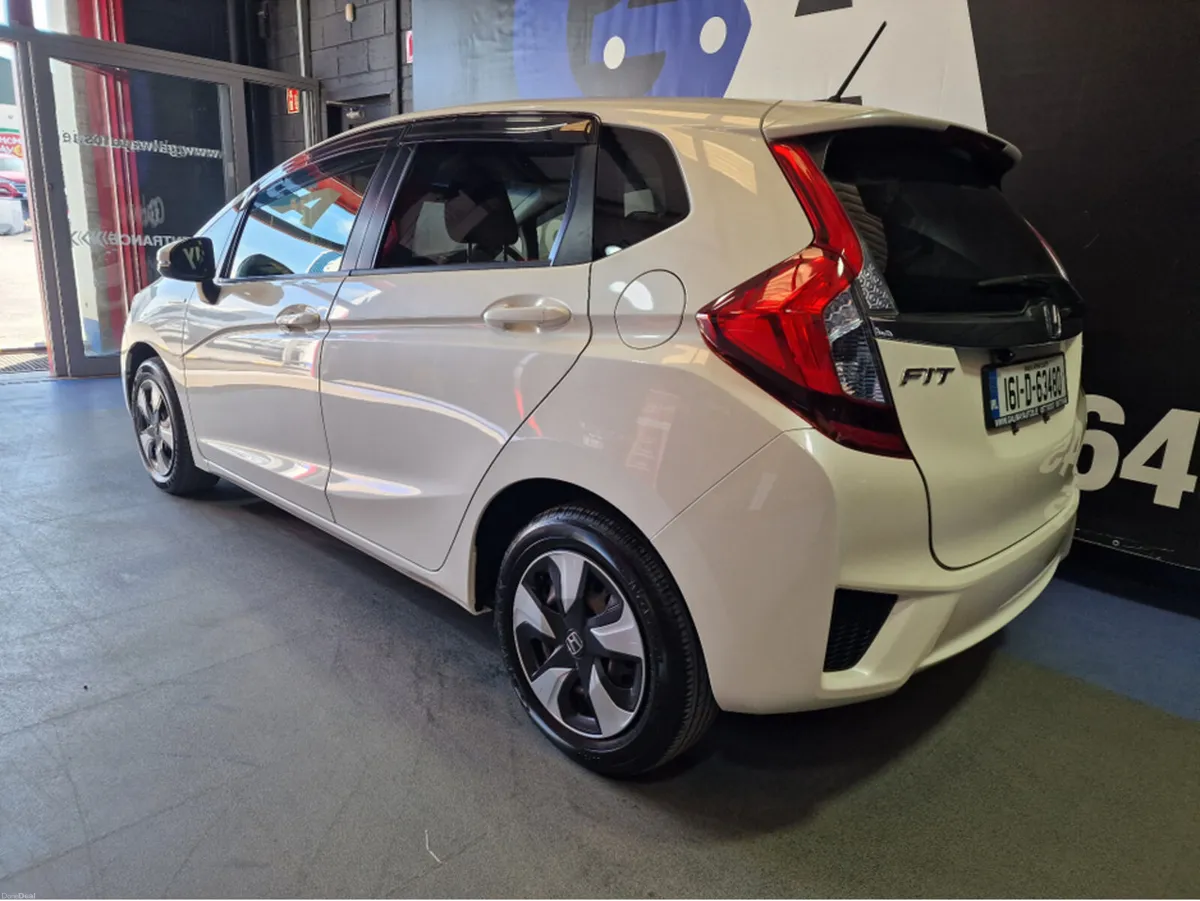 Honda Fit HYBRID, AUTO **65K MILES FROM NEW, REVER - Image 6