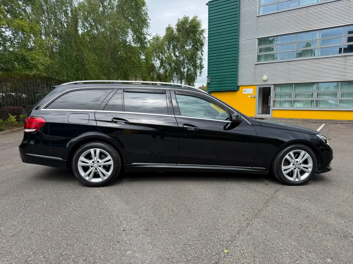 Mercedes-Benz E300 Touring 2.1 Diesel Hybrid - Image 3