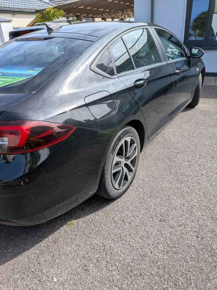 Insignia 2.0 - Image 1