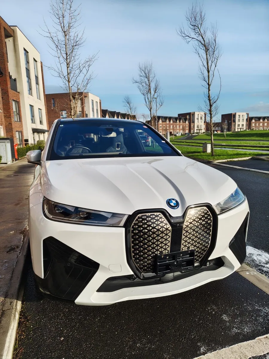 BMW iX xDrive40 top end 2022 - Image 4