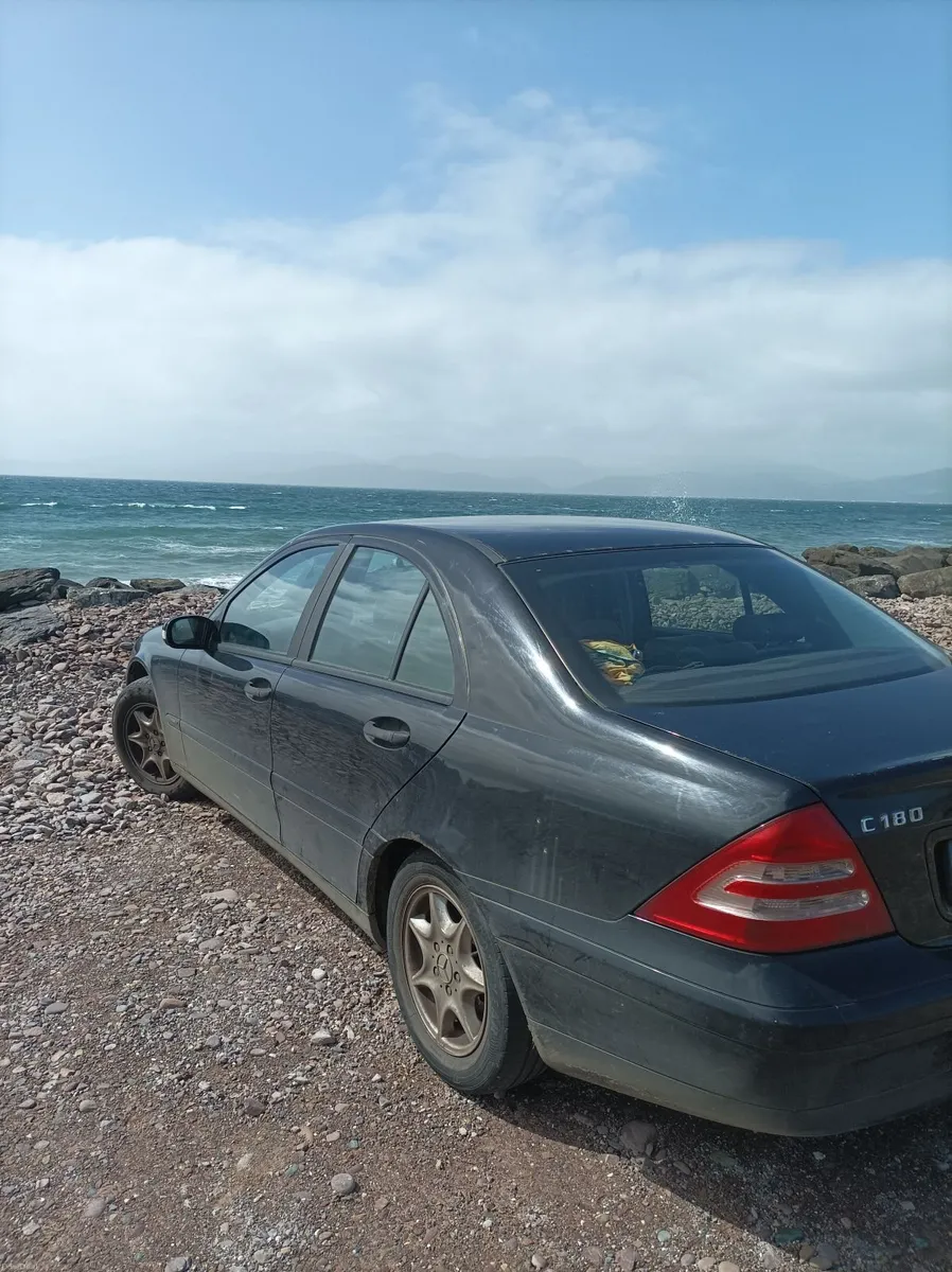Mercedes-Benz C-Class 2005 - Image 3