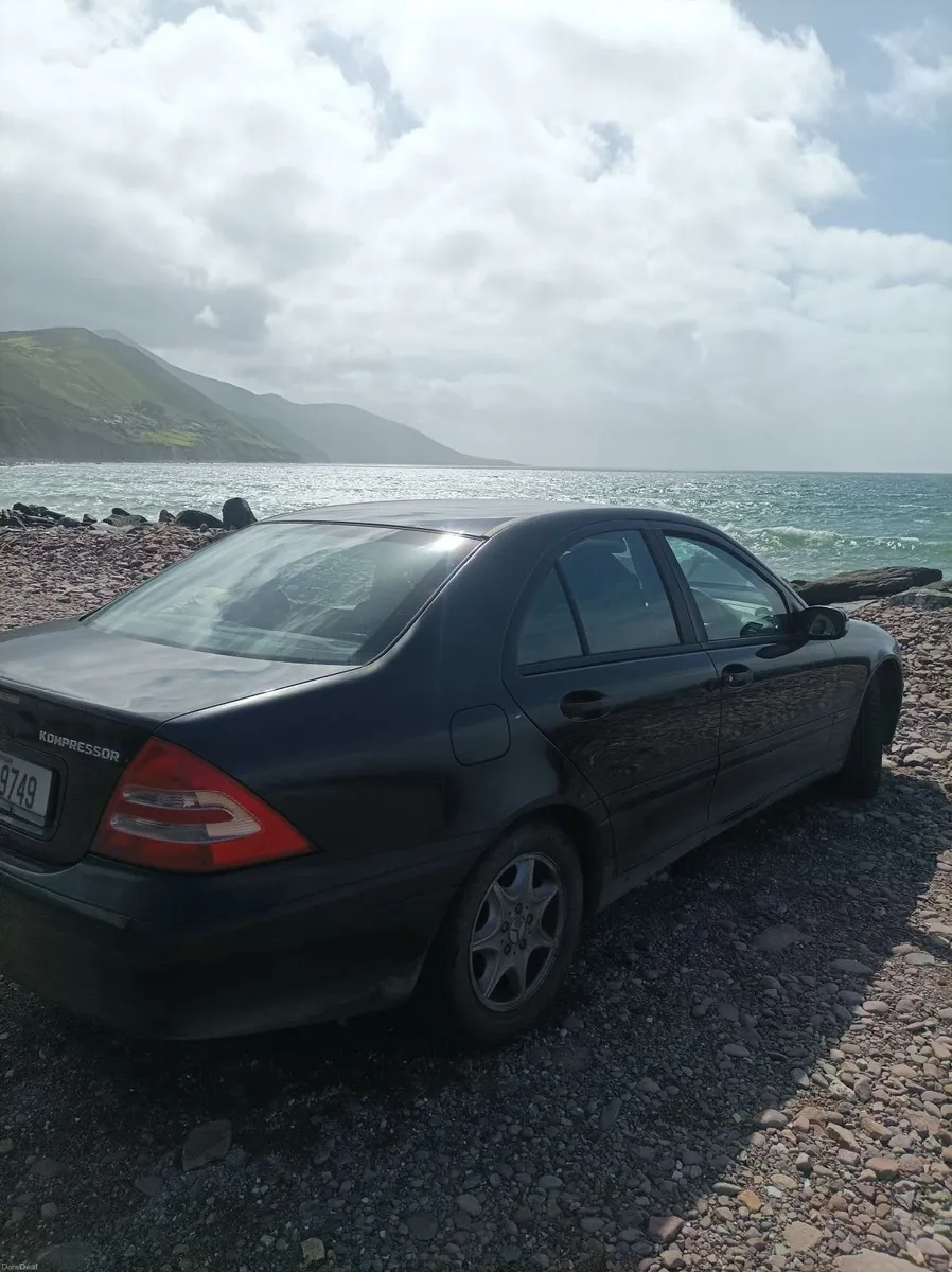 Mercedes-Benz C-Class 2005 - Image 4