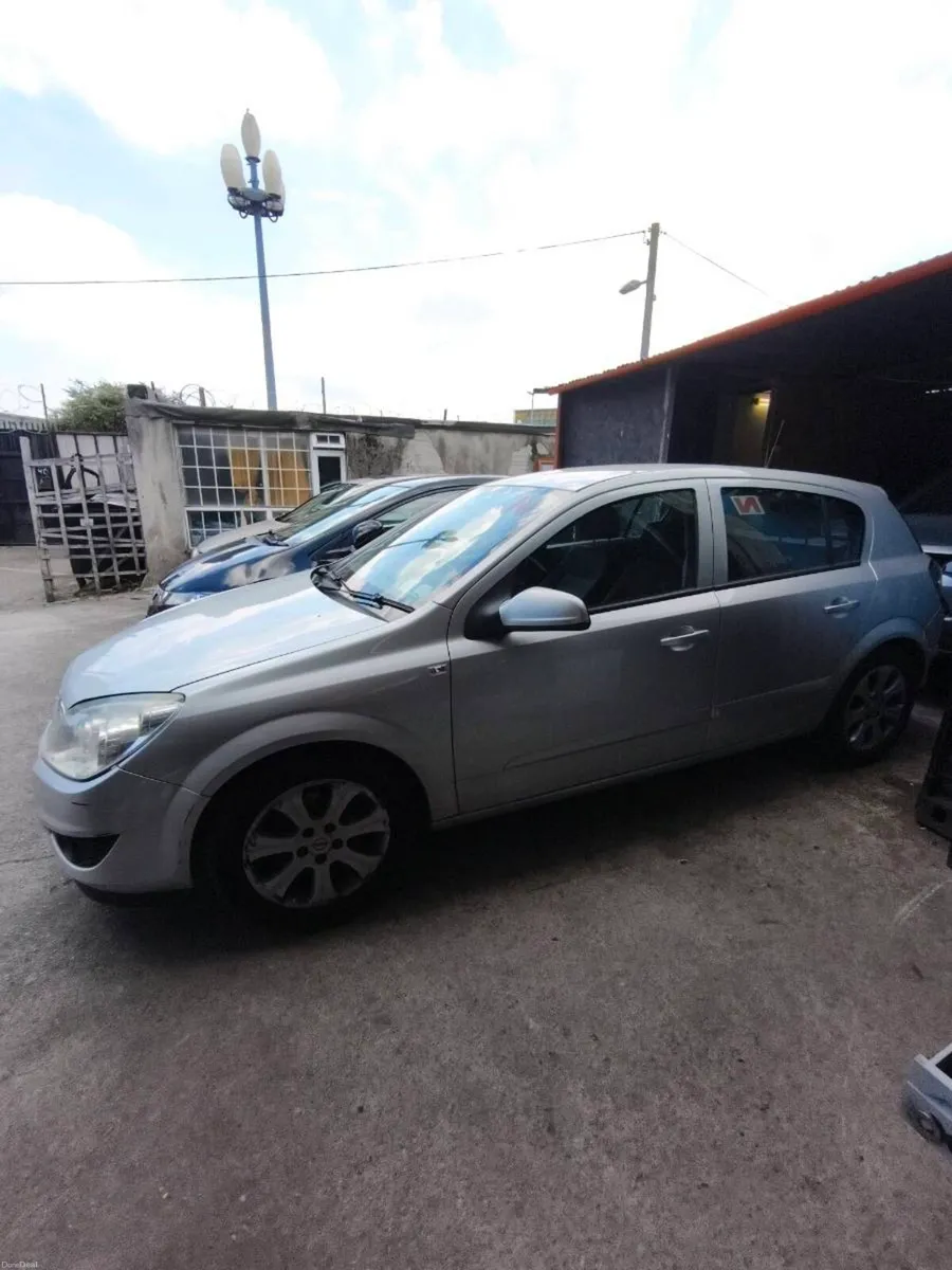 Opel Astra [2009] – For Parts or Repair - Image 2
