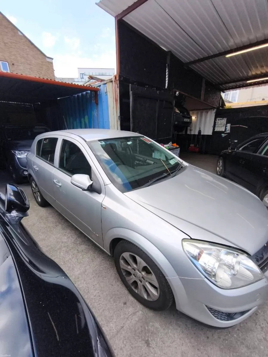 Opel Astra [2009] – For Parts or Repair - Image 3