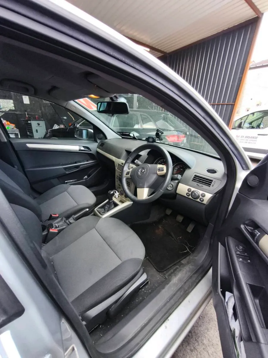 Opel Astra [2009] – For Parts or Repair - Image 4