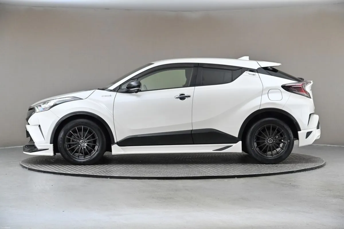 Toyota C-HR 1.8 HYBRID **TRD BODY KIT**REVERSE CAM - Image 5