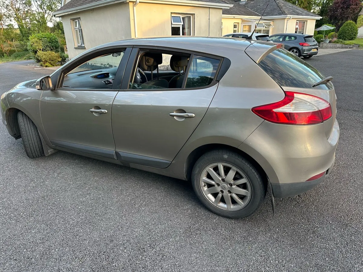 Car - Image 2