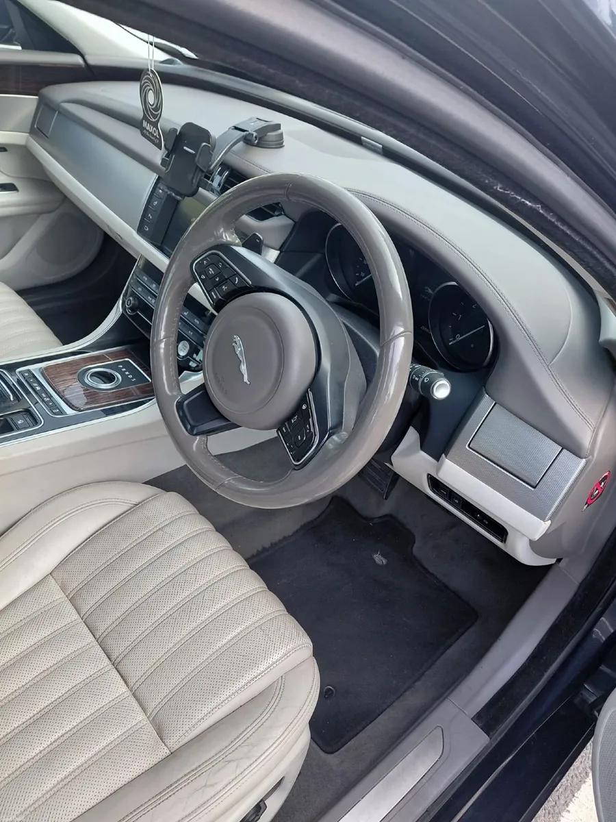Jaguar XF 2016 - Image 6