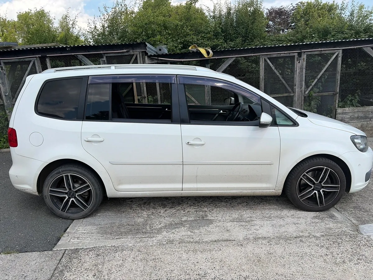 Volkswagen Touran - Image 1
