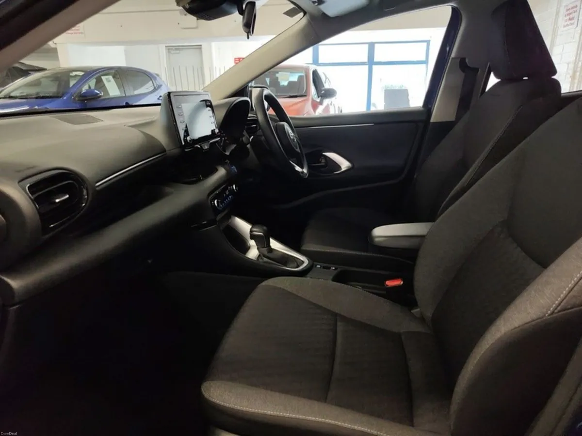 Toyota Yaris 1.5 HYBRID LUNA 4DR AUTO - Image 6