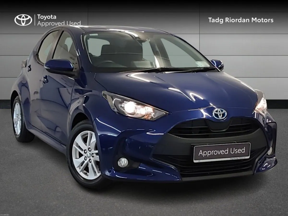 Toyota Yaris 1.5 HYBRID LUNA 4DR AUTO - Image 1
