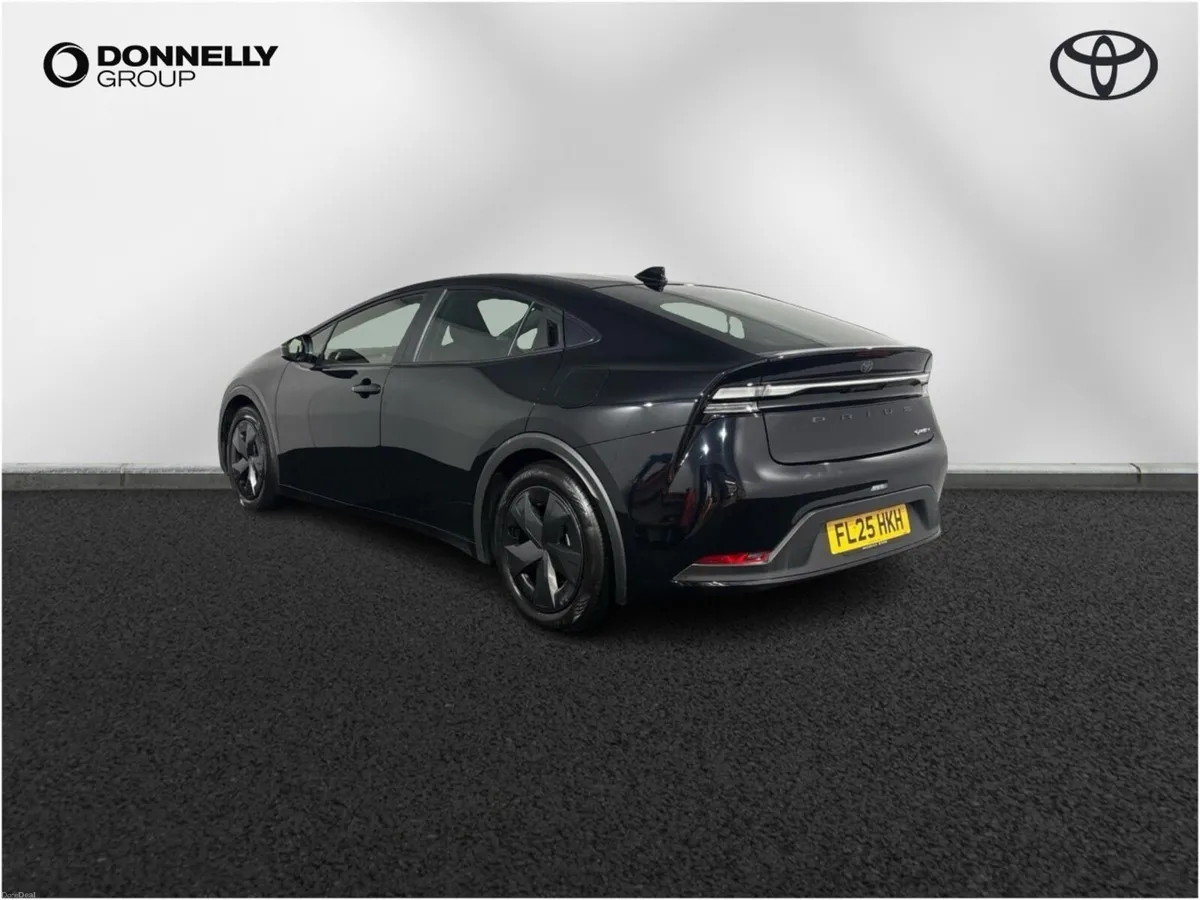 Toyota Prius Hatchback Design - Image 2